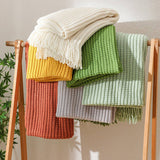 KNITTED SOFT BLANKET WITH TASSELS_CWMM0206
