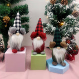CHRISTMAS PLAID FACELESS DOLL WINDOW DISPLAY_CWMM2921