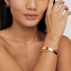 CHIC 18K GOLD OPEN BANGLE WITH CROSS DESIGN_CWAJE4663