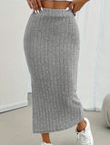 High-waisted fitted skirt with side slits