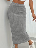 High-waisted fitted skirt with side slits