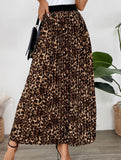 Pleated midi skirt with leopard print