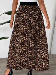 Pleated midi skirt with leopard print