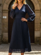 Long-sleeved pure color dress with high-end feel