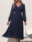 Long-sleeved pure color dress with high-end feel