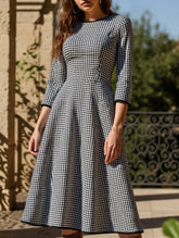 Retro-style slim-fit plaid dress
