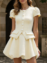 Elegant and dignified cardigan and tulip skirt set