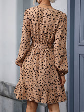 Retro-style fitted waist V-neck leopard print dress
