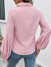 Loose-fitting puff-sleeved collared striped inner shirt