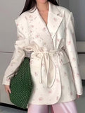 Elegant belted V-neck printed coat for women_CWOCO00755