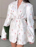 Elegant belted V-neck printed coat for women_CWOCO00755