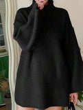 Loose-fitting solid color turtleneck sweater