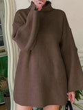Loose-fitting solid color turtleneck sweater