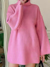 Loose-fitting solid color turtleneck sweater