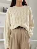 Versatile loose-fitting crew neck knit sweater