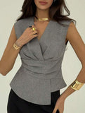 Solid color sleeveless fitted waist pullover top