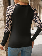 Long-sleeved crew neck leopard print top