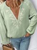 Fashionable design V-neck embroidered top