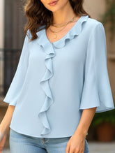 Loose commuter V-neck ruffled shirt