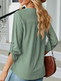 V-neck three-quarter sleeve button loose T-shirt