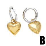 GOLD PLATED HEART SHAPED PENDANT EARRINGS_CWAJE0983