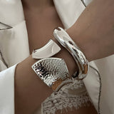 IRREGULAR HIGH END OPEN NICHE METAL BRACELET_CWMM3082