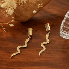 18K GOLD SNAKE SHAPED EARRINGS WITH DIAMONDS_CWMM3650