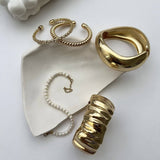 FASHIONABLE METALLIC SMOOTH SPRING BRACELET_CWMM3116