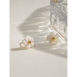 SIMPLE AND VERSATILE 18KGOLD SHELL FLOWER EARRINGS_CWASC1679