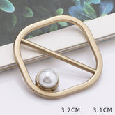 METAL SQUARE WITH PEARLS SCARF RING WITH LUSTERR_CWMM2157