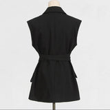 STYLISH SLEEVELESS BLAZER WITH BELT AND LAPELS_CWOCO1219