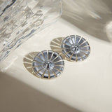 PERSONALIZED DAISY SHAPED ROUND EARRINGS_CWAJE1889