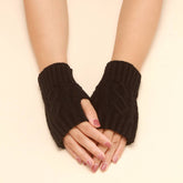 KNITTED DIAMOND SHAPED FINGER HOLE GLOVES_CWAG0088