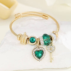 Trendy Gold Heart Charm Bracelet For Women_Cwmm8621