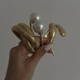 FASHIONABLE OPEN METAL DESIGN BRACELET_CWMM3079