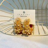 HANDMADE PEARL FLOWER C SHAPED EARRINGS_CWMM6275