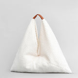 SIMPLE PORTABLE TRIANGLE SHOULDER BAG_CWAB2005