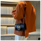 STYLISH EMBOSSED METAL CHAIN SHOULDER BAG_CWAB1577