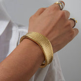 18K GOLD OPEN BANGLE LUXURY STAINLESS STEEL_CWAJE4668