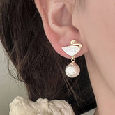 PREMIUM PEARL SHELL SWAN EARRINGS_CWAJE1521