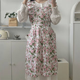 HANDMADE FLORAL ROSES AND RUFFLED APRON_CWMM5797