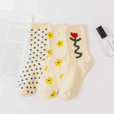 SWEAT ABSORBENT AND BREATHABLE SWEET FLOWER SOCKS_CWMS0975