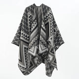 FASHION TRAVEL OUTFIT PHOTO WARM WARM SHAWL_CWMM2093