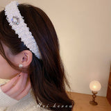 RETRO LOVE TWIST PEARL HEADBAND_CWAHA0829