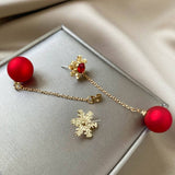 CHRISTMAS SNOWFLAKE RED PEARL EARRINGS_CWAJE1838