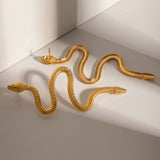 GOLD CURVED SNAKE DESIGN TITANIUM EARRINGS_CWASC1640