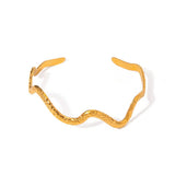 18K GOLD TITANIUM STEEL WAVY HAMMERED BRACELET_CWAJE4797