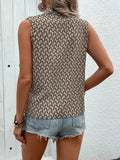 Wrap A Sleeveless Printed Shirt