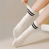 CLASSIC TWO STRIPES PRINT CREW SOCKS FOR WOMENS_CWMS1356