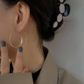 SIMPLE GEOMETRIC HOLLOW C SHAPED EARRINGS_CWAJE05571